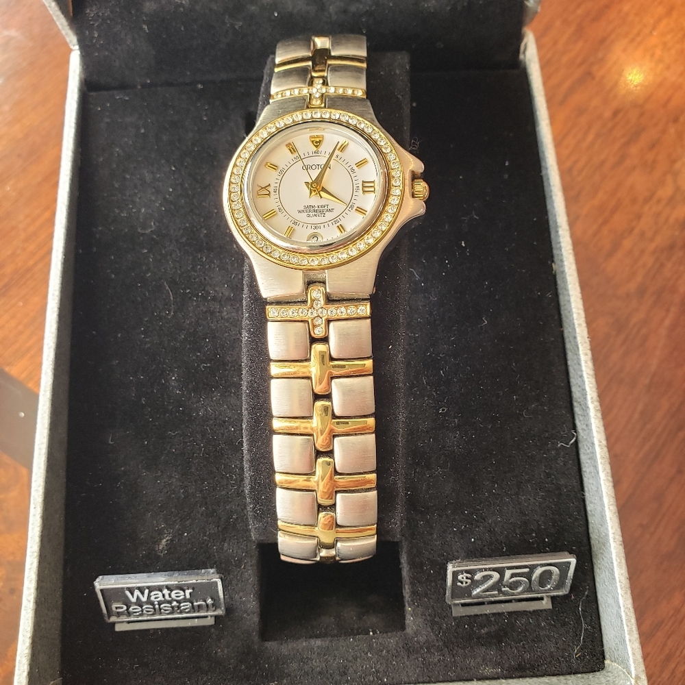NIB WOMENS MENS CROTON WATCH WRISTWATCH, GREAT DEAL.
